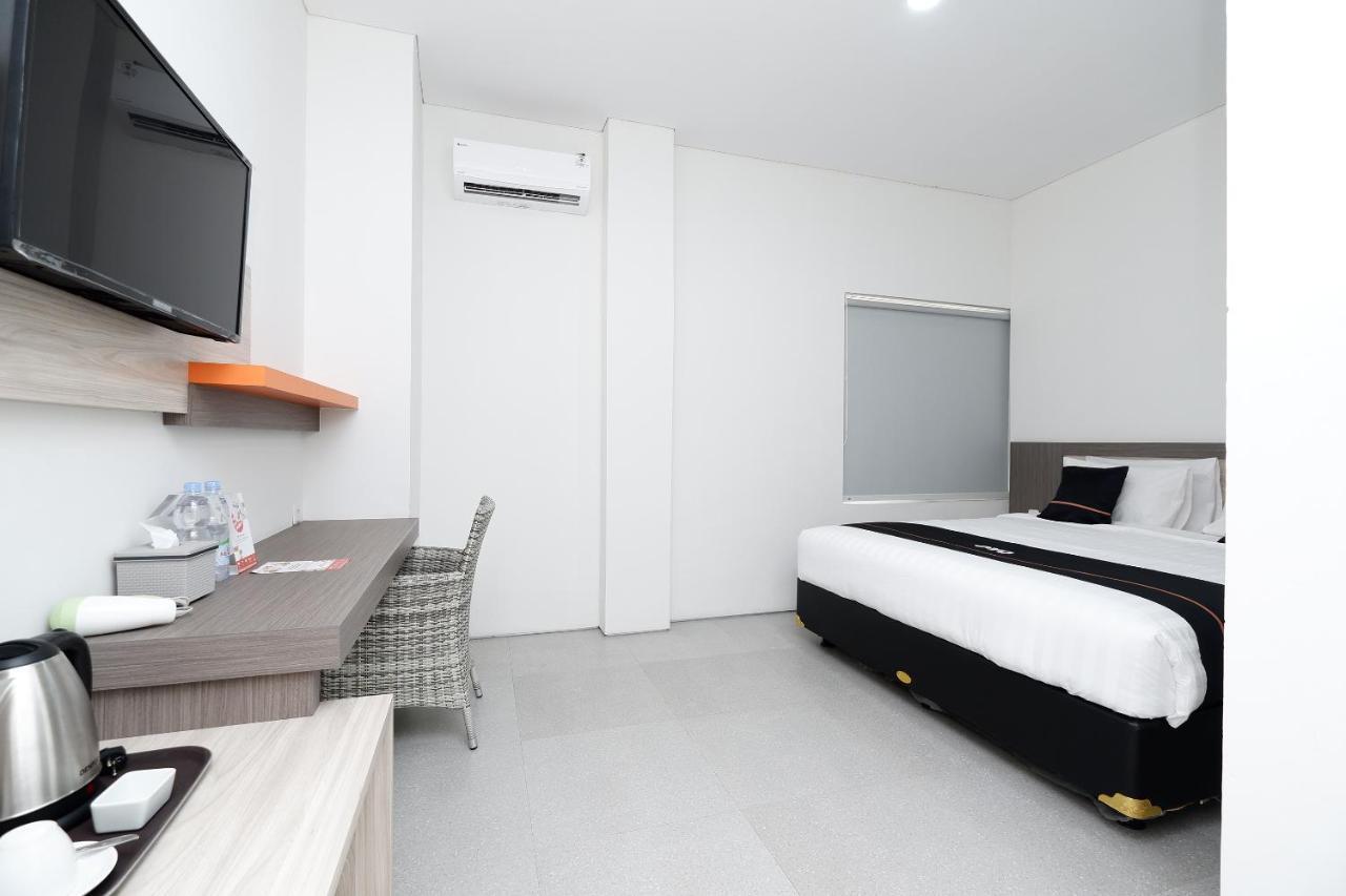 Hotel Oyo 2298 Jebres House Syariah Solo Exterior foto