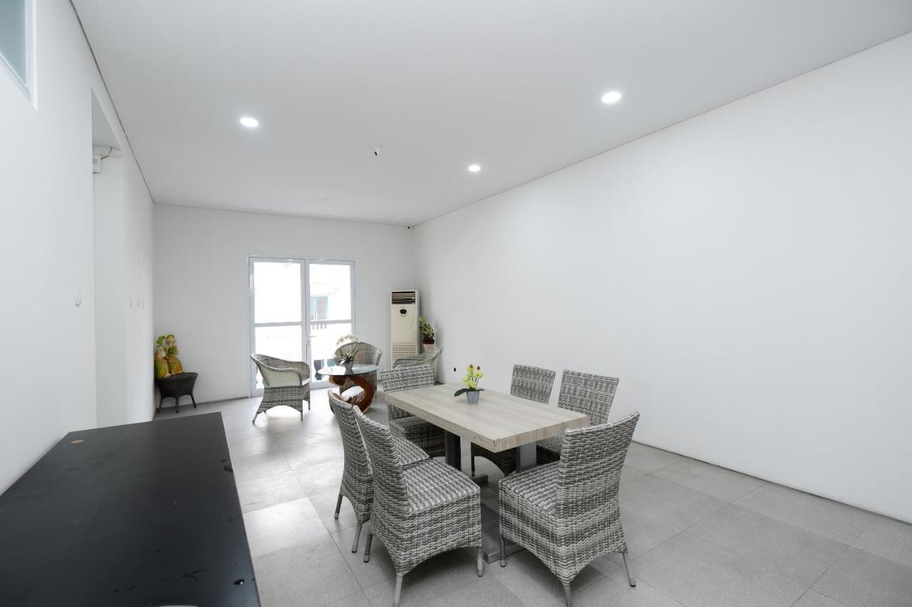 Hotel Oyo 2298 Jebres House Syariah Solo Exterior foto
