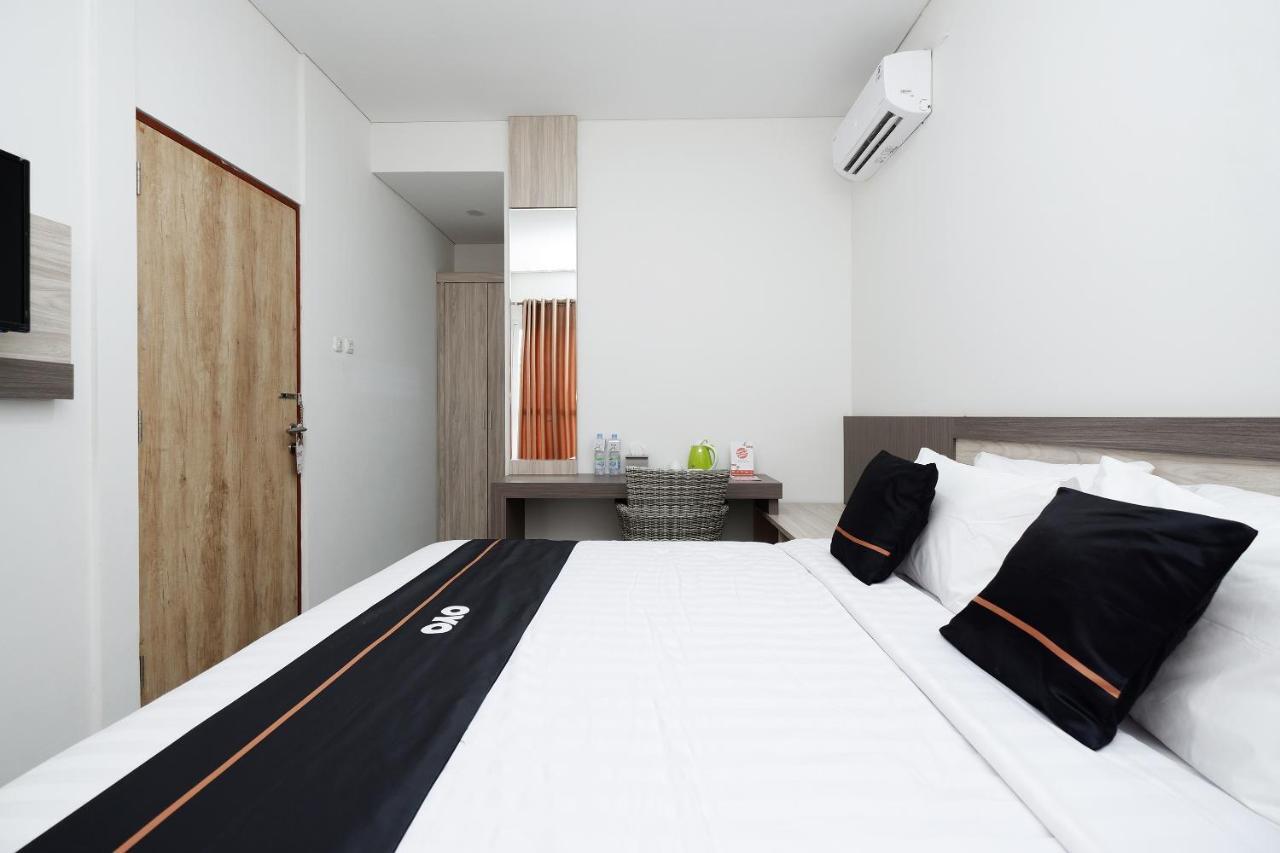 Hotel Oyo 2298 Jebres House Syariah Solo Exterior foto