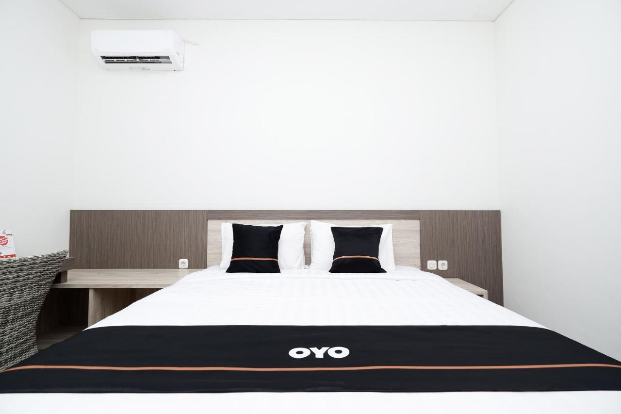 Hotel Oyo 2298 Jebres House Syariah Solo Exterior foto